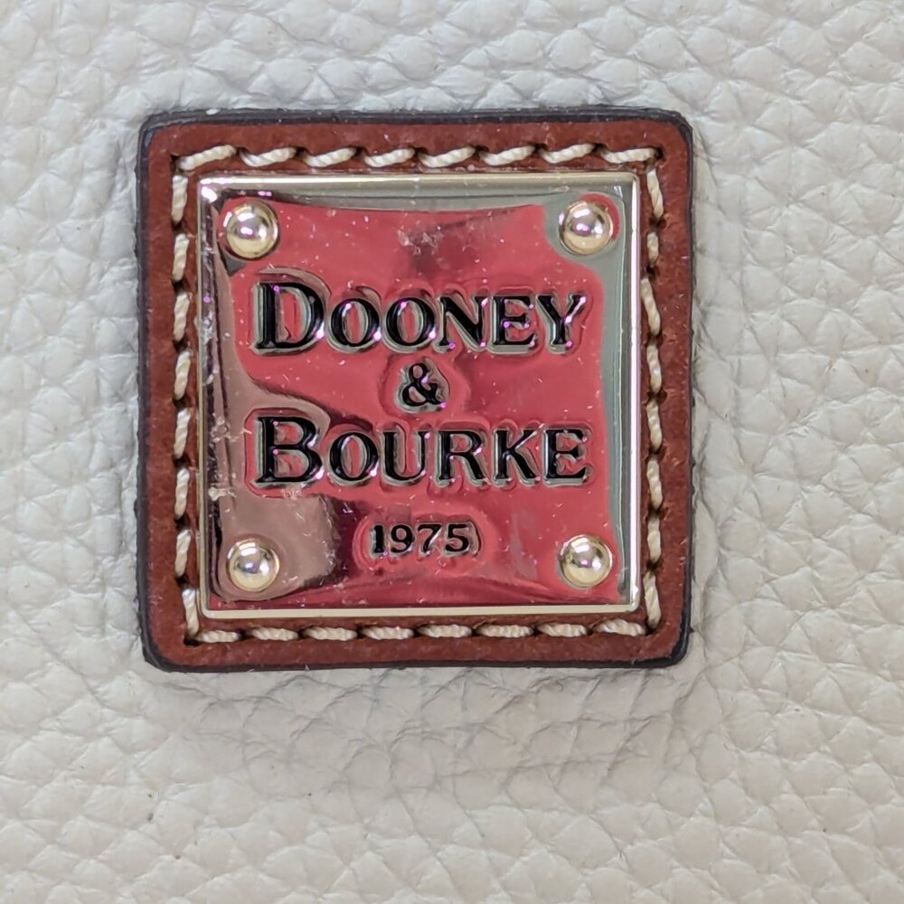 Dooney & Bourke shoulder, pristine condition! - Picture 6 of 8